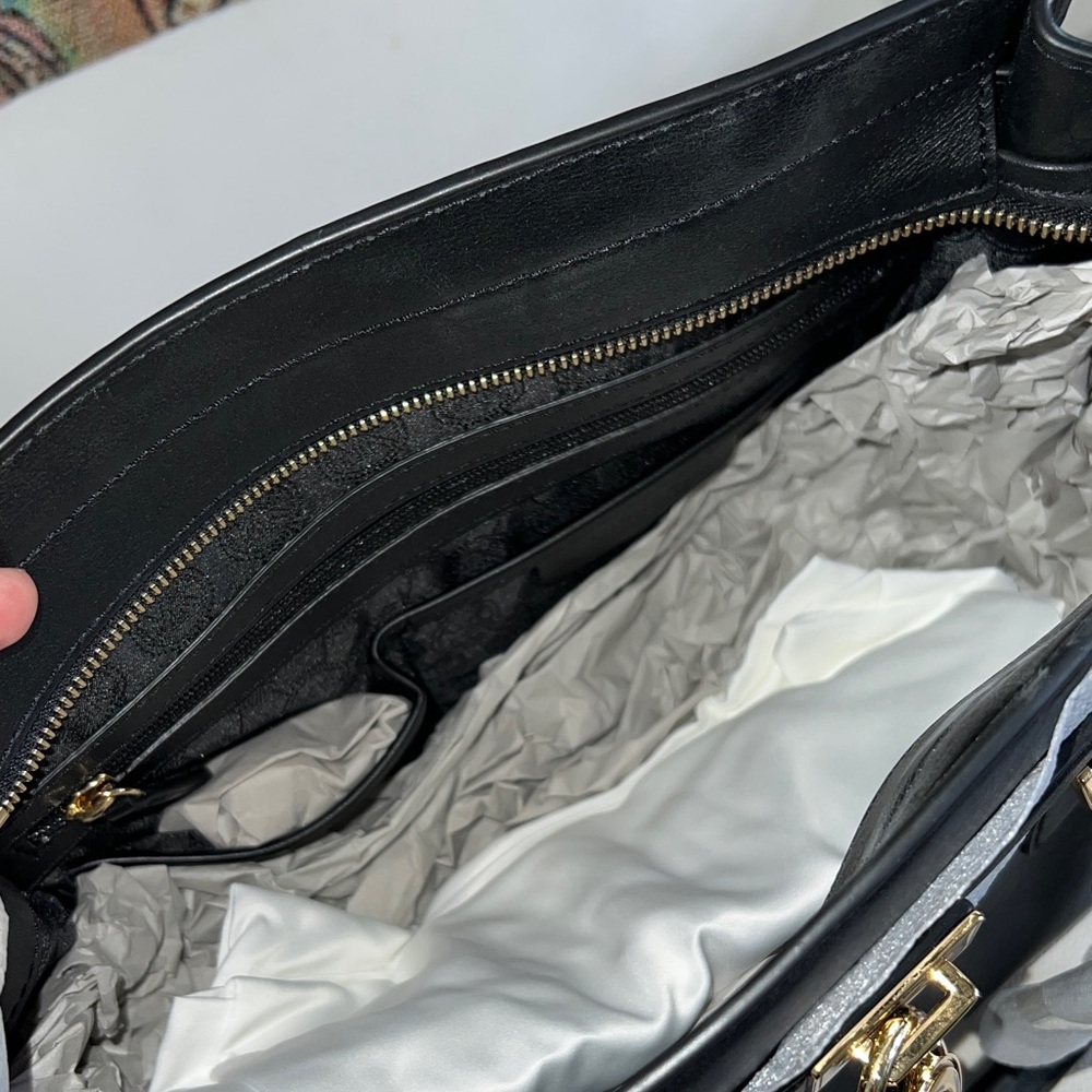 Michael Kors Hamilton Large Black Leather Handbag - Picture 4 of 5